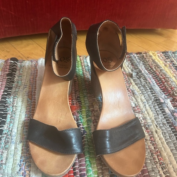 EOS Black and Tan Leather Sandals 39/8.5 - Picture 5 of 16